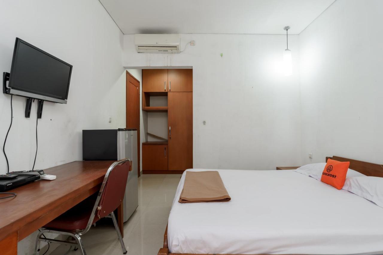 Hotel Koolkost Syariah Near Pejaten Village 2