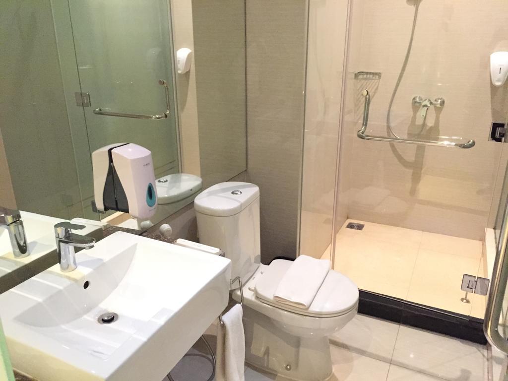 Whiz Prime Kelapa Gading Hotel 3*