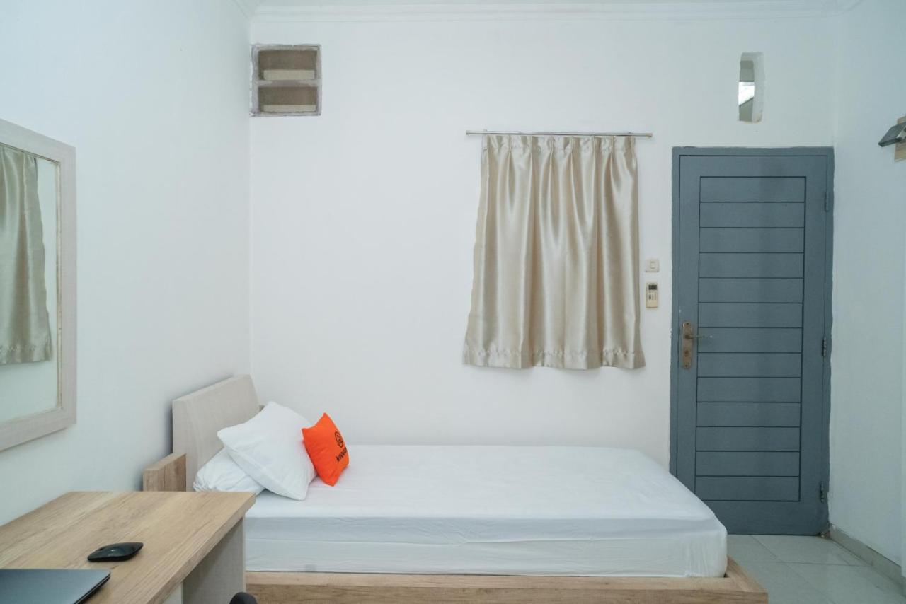 Hotel Koolkost Syariah Near Universitas Moestopo Bintaro
