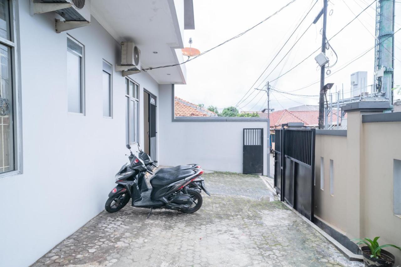 Hotel Koolkost Syariah Near Universitas Moestopo Bintaro