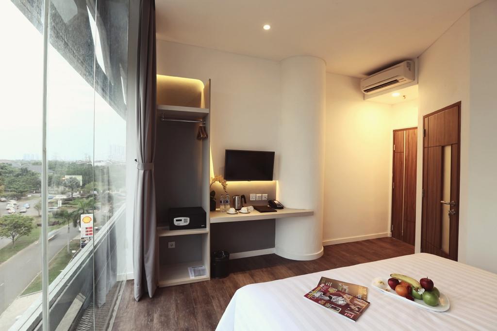 Ozone Pantai Indah Kapuk Hotel 3*