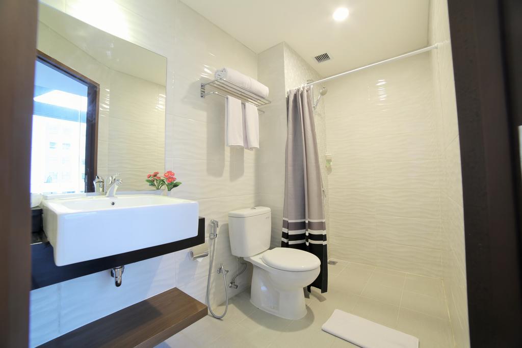 Ozone Pantai Indah Kapuk Hotel 3*