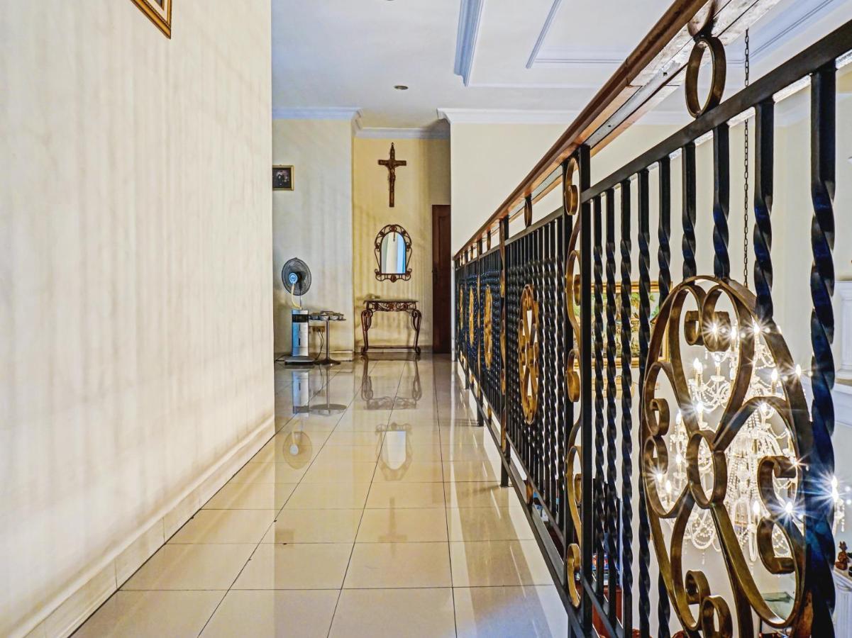 Hotel Spot On 90295 Simprug Jakarta