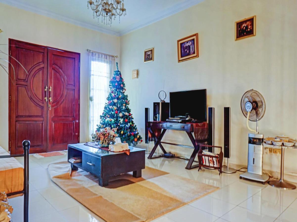 Spot On 90295 Simprug Jakarta