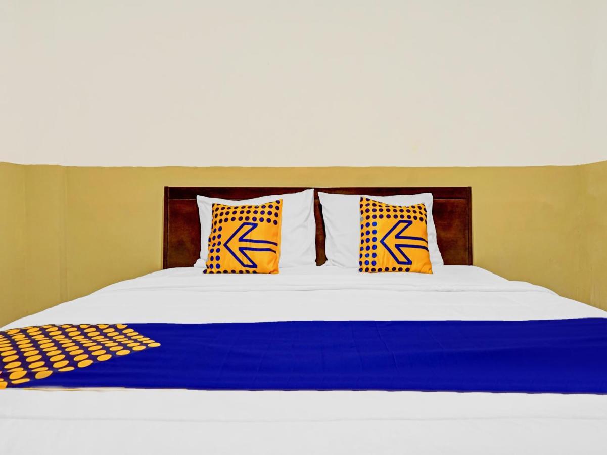 Spot On 90295 Simprug Hotel