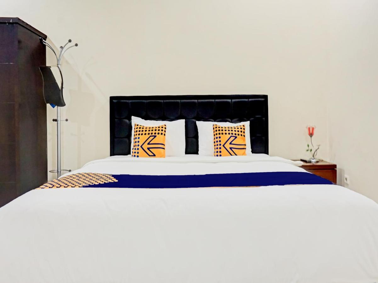 Spot On 90295 Simprug Hotel 2*