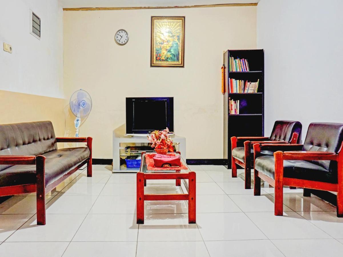 Spot On 90295 Simprug Jakarta