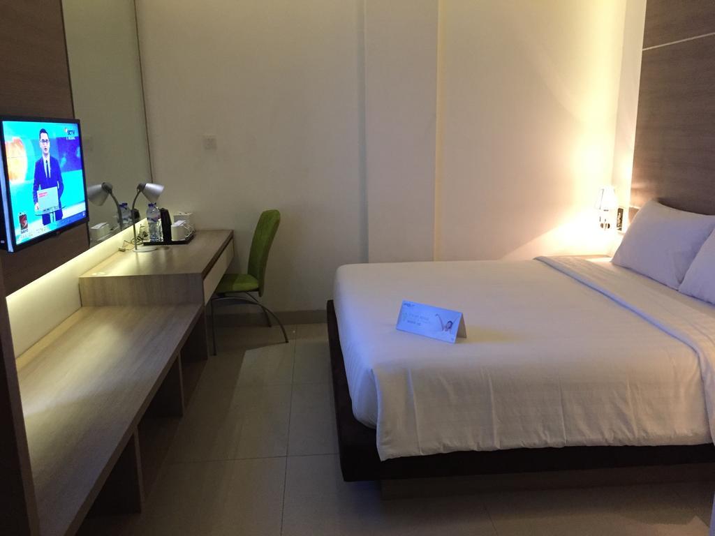 Khách sạn Whiz Prime Kelapa Gading
