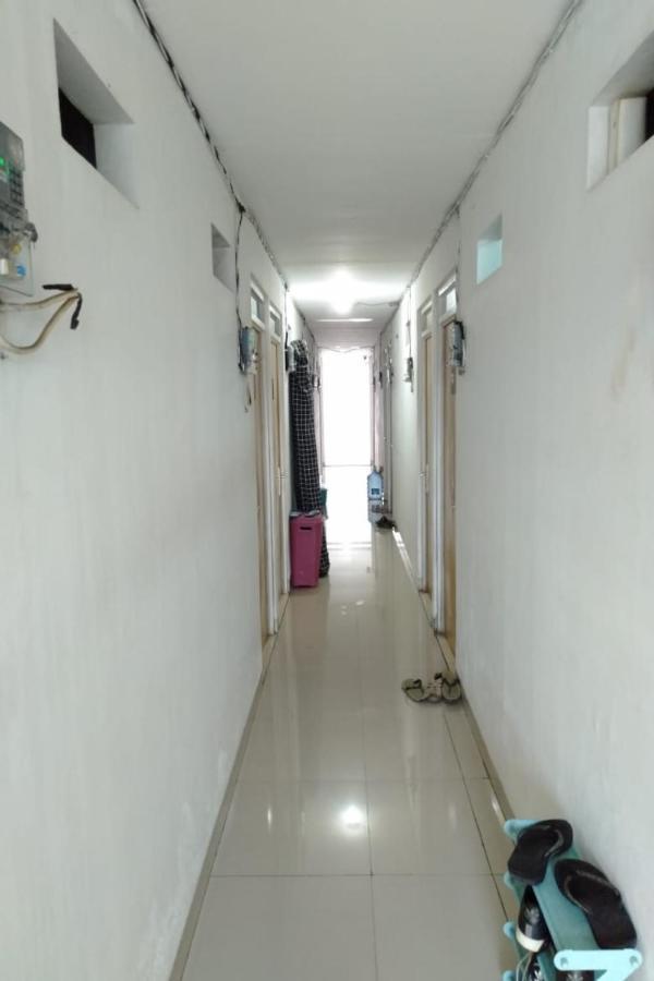 Hotel Spot On 90538 Dewi Syariah Jakarta