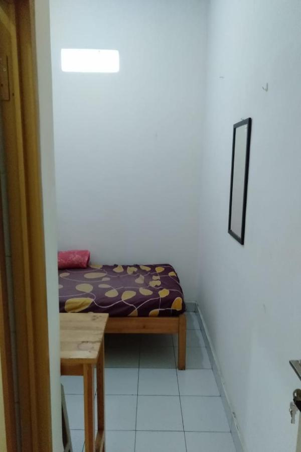 Spot On 90538 Dewi Syariah Hotel 2*
