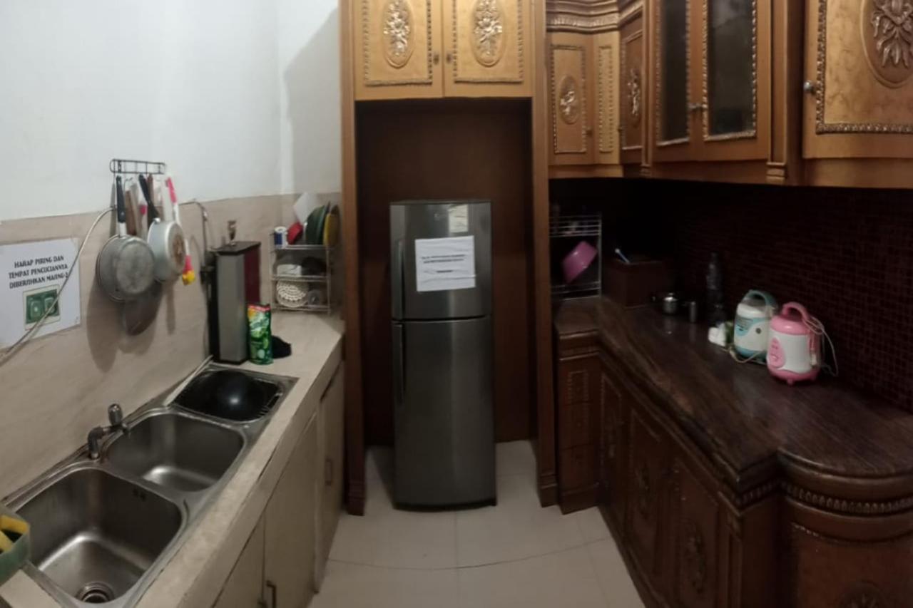 Hotel Spot On 90538 Dewi Syariah Jakarta
