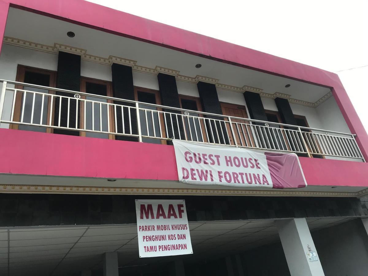 Super Oyo 90436 Dewi Fortuna Hotel 2*