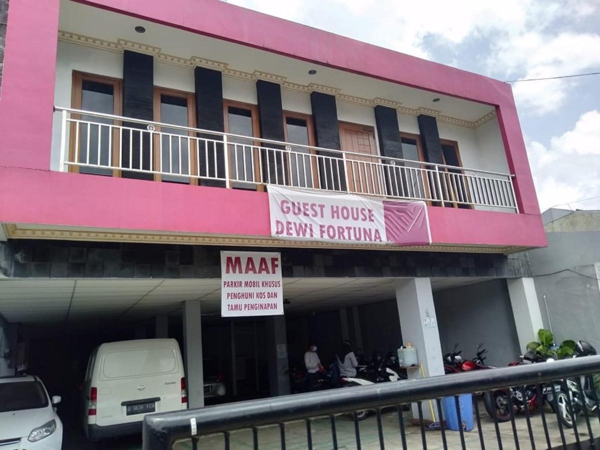 Hotel Super Oyo 90436 Dewi Fortuna Jakarta