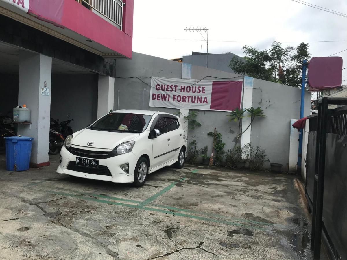 Hotel Super Oyo 90436 Dewi Fortuna