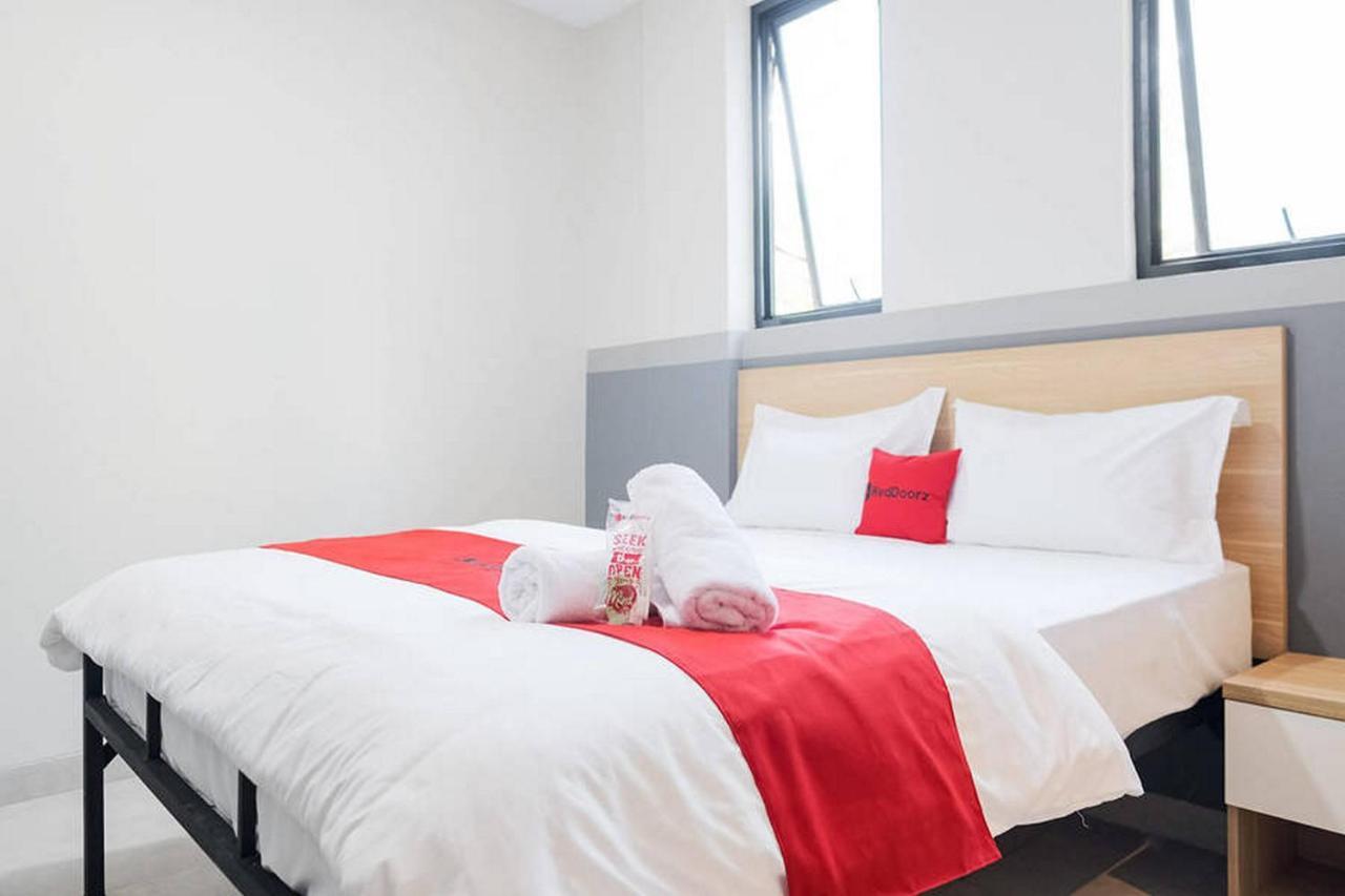 Reddoorz Near Taman Anggrek Mall