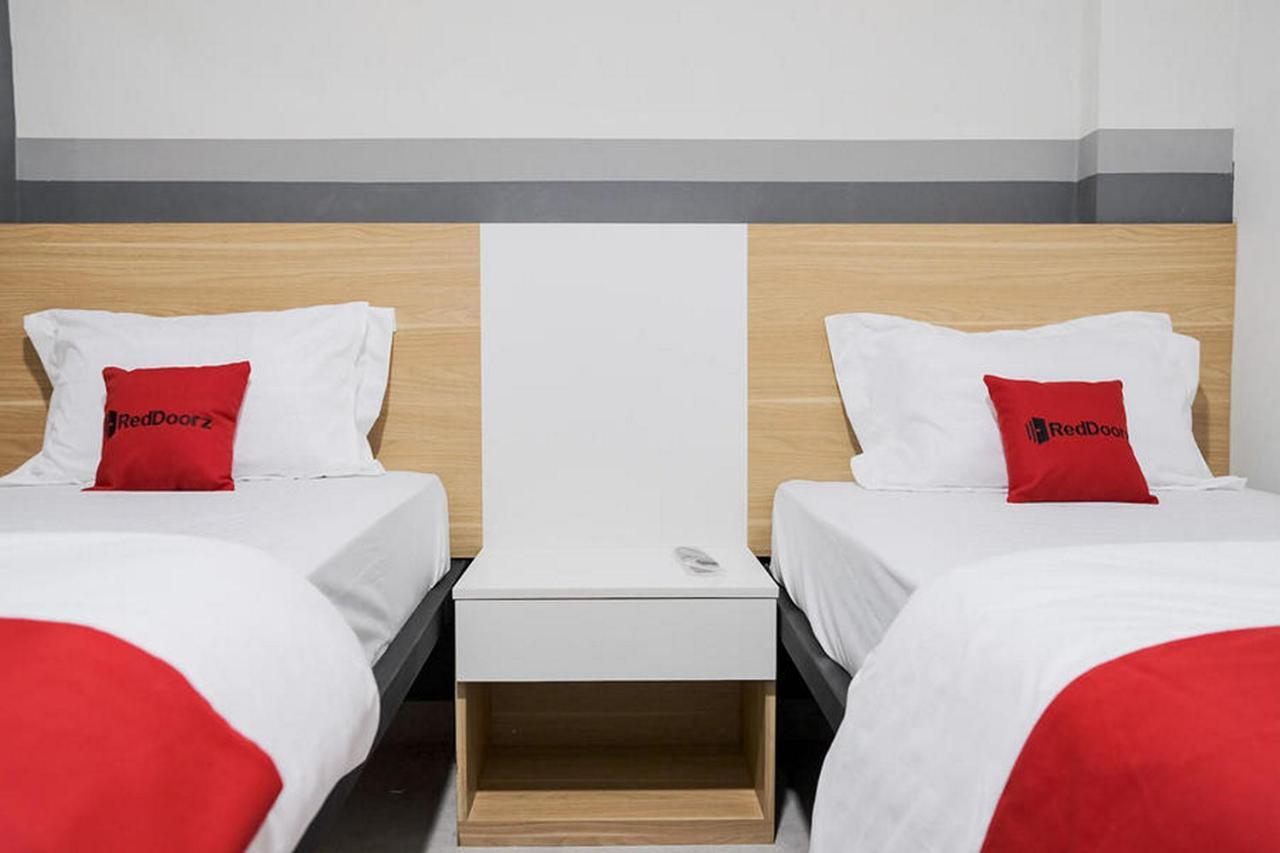 Hotel Reddoorz Near Taman Anggrek Mall