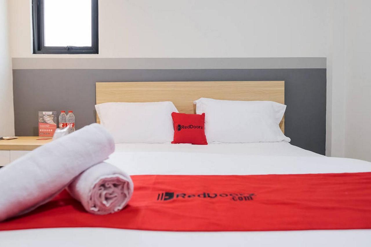 Reddoorz Near Taman Anggrek Mall Hotel