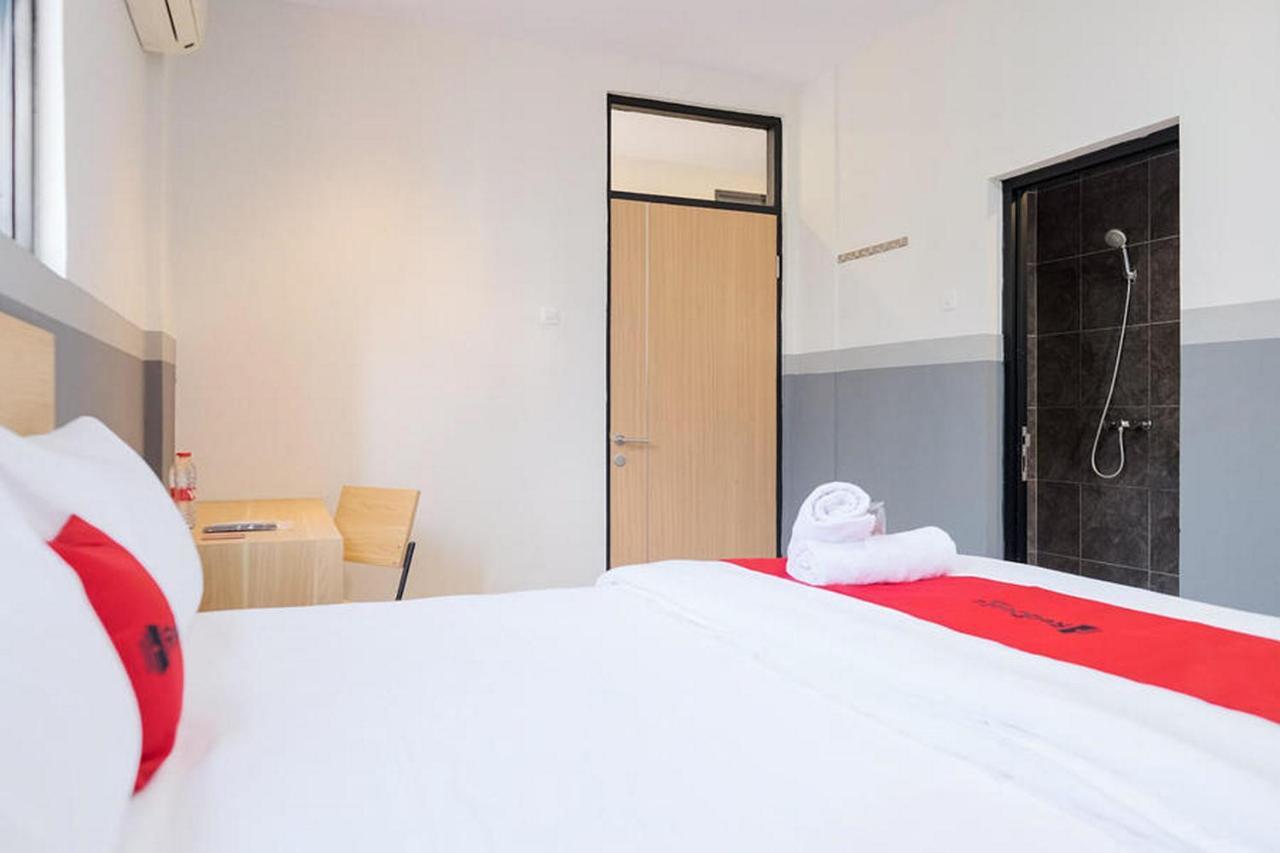 Reddoorz Near Taman Anggrek Mall Jakarta