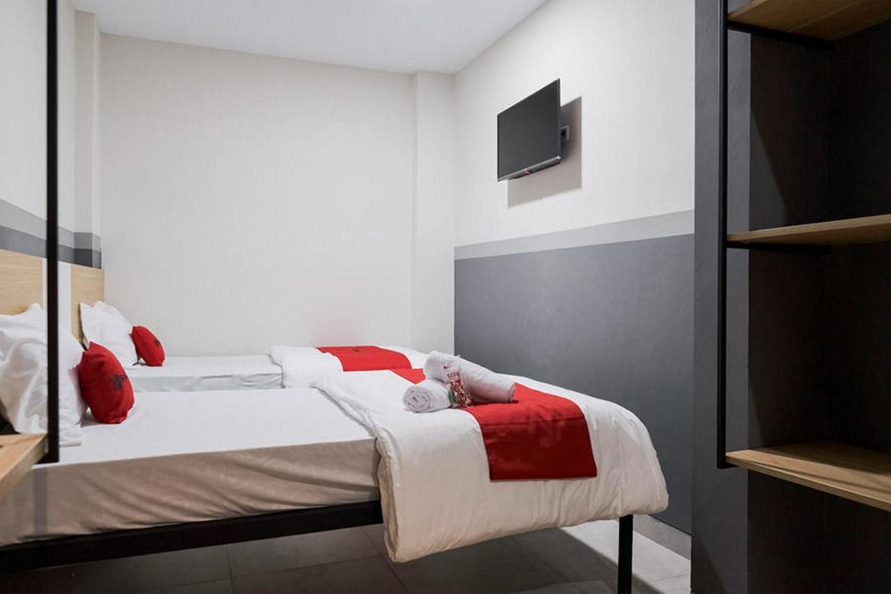Reddoorz Near Taman Anggrek Mall Hotel Jakarta