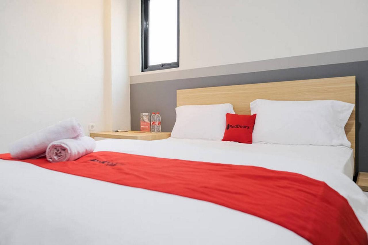Reddoorz Near Taman Anggrek Mall 3* Jakarta