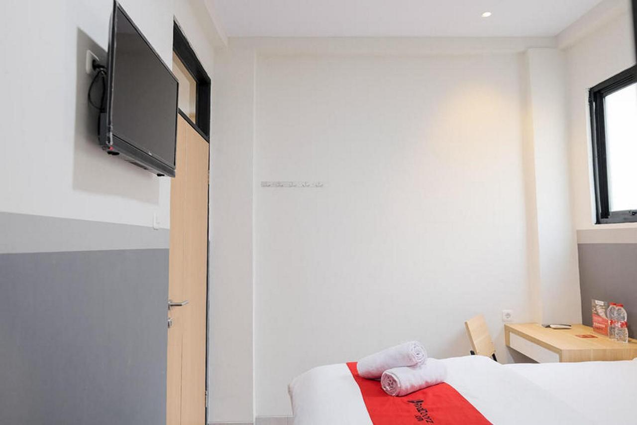 Hotel Reddoorz Near Taman Anggrek Mall Jakarta