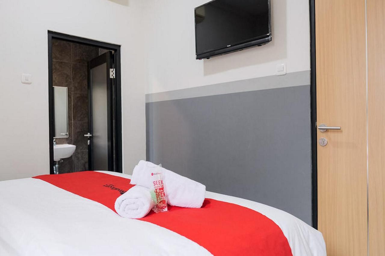 Reddoorz Near Taman Anggrek Mall Hotel Jakarta