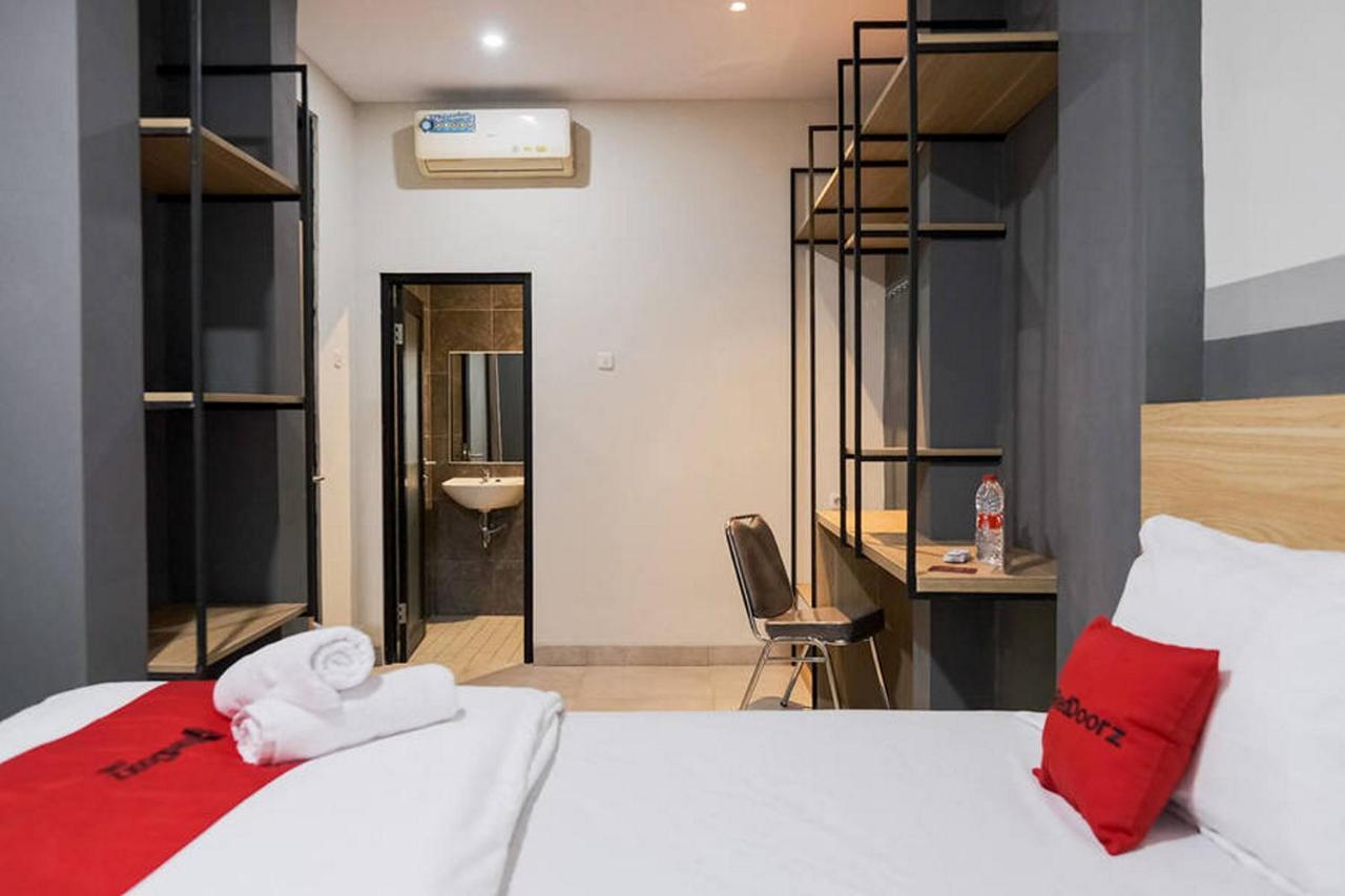 Reddoorz Near Taman Anggrek Mall Hotel Jakarta