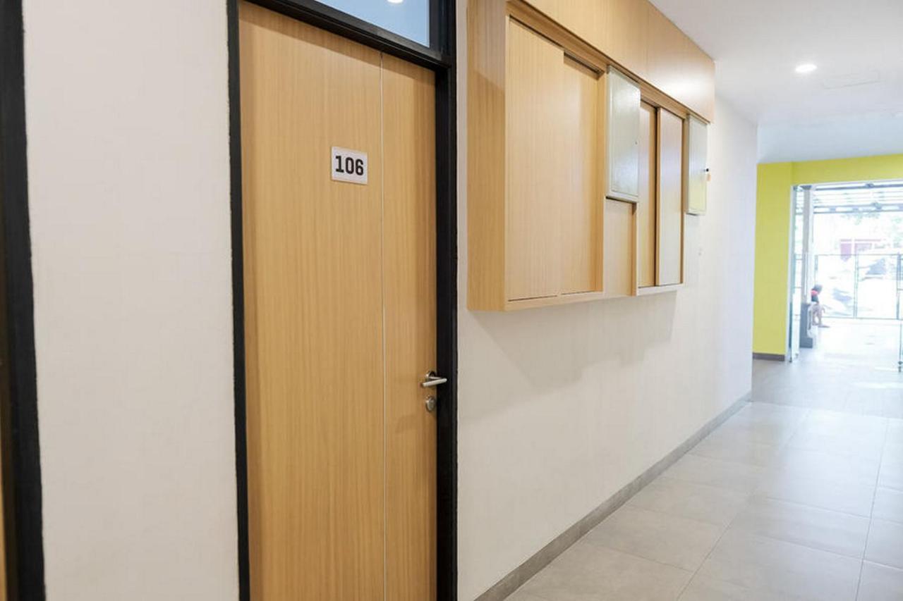 Hotel Reddoorz Near Taman Anggrek Mall Jakarta