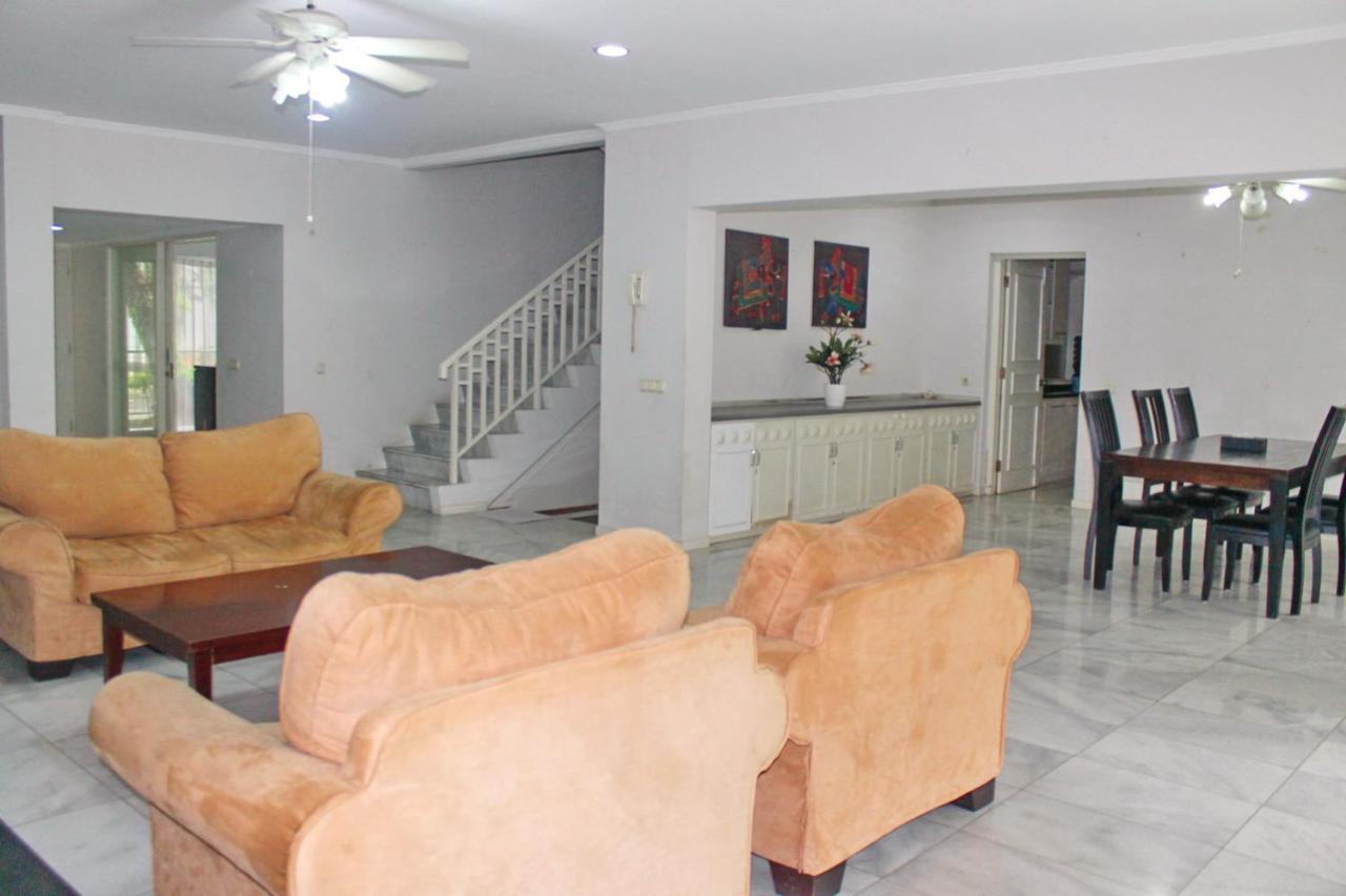 Villa Kemang Utara Creative Villas *