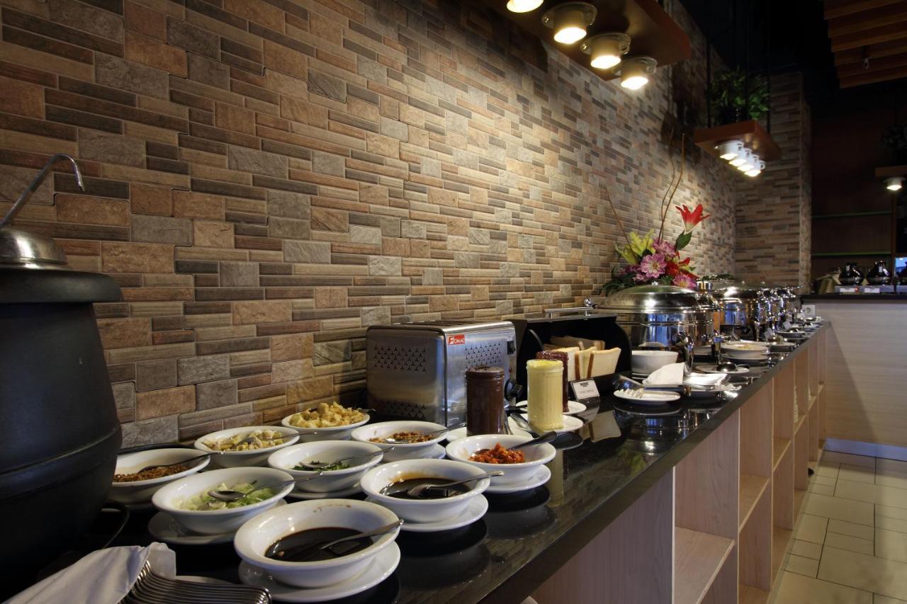 Maxonehotels.com At Pemuda Hotel