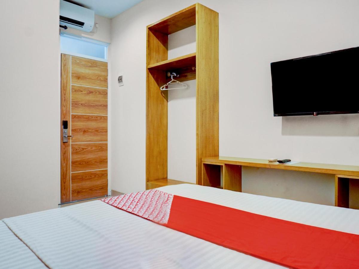 Oyo 90629 The Srengseng Hotel 2*