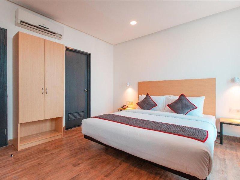 Super Oyo Townhouse 1 Salemba Jakarta