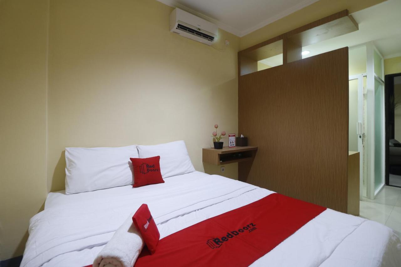 Reddoorz Near Itc Cempaka Mas 2*
