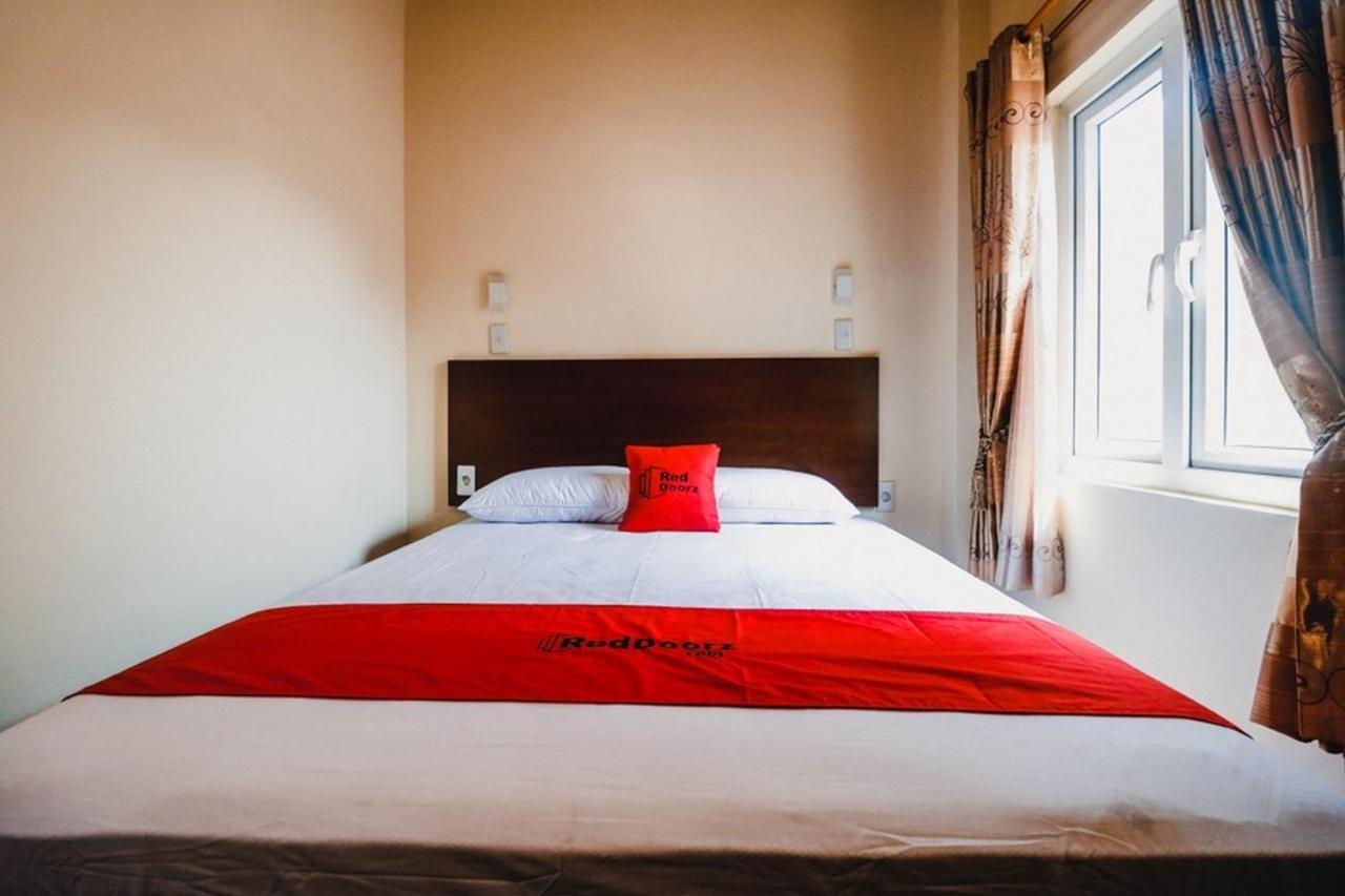 Wisma tamu Reddoorz Near Halim Perdanakusuma 3 2*