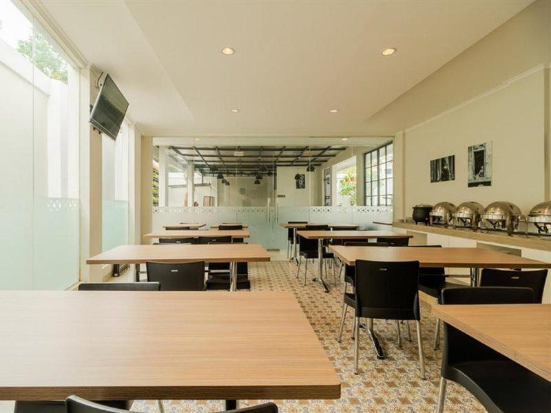 Guest house Reddoorz Near Lippo Mall Kemang 2 Jakarta