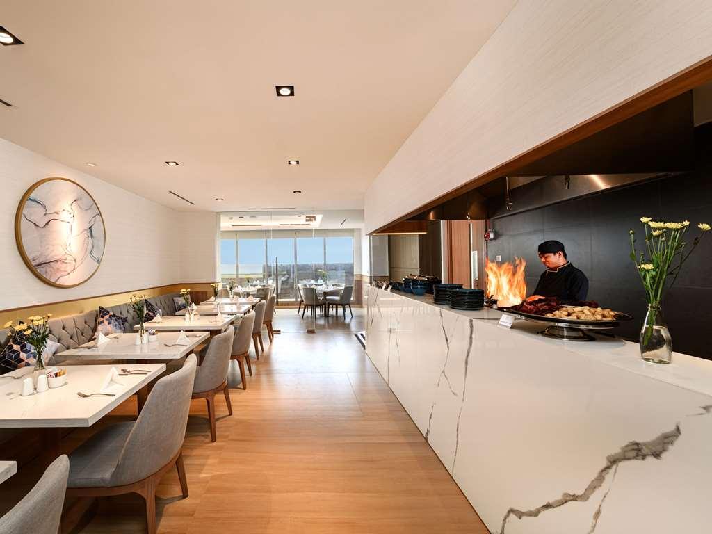 Oakwood Pantai Indah Kapuk Hotel