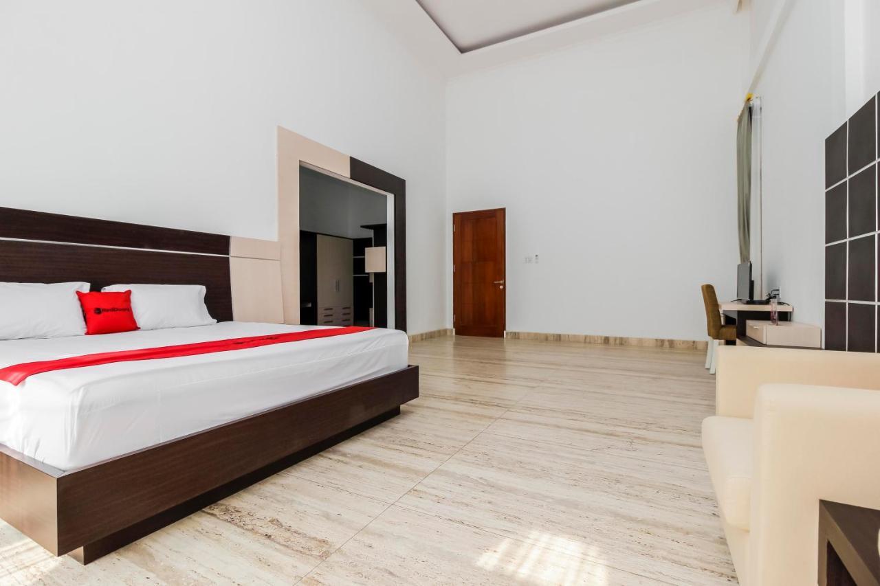 Reddoorz Premium Near Stasiun Lenteng Agung Guest house 2*
