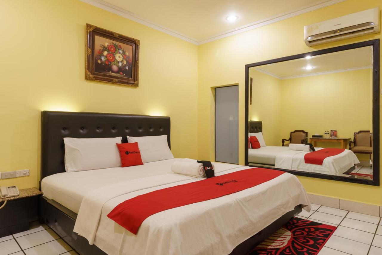 Hotel Reddoorz Near Ancol 3*