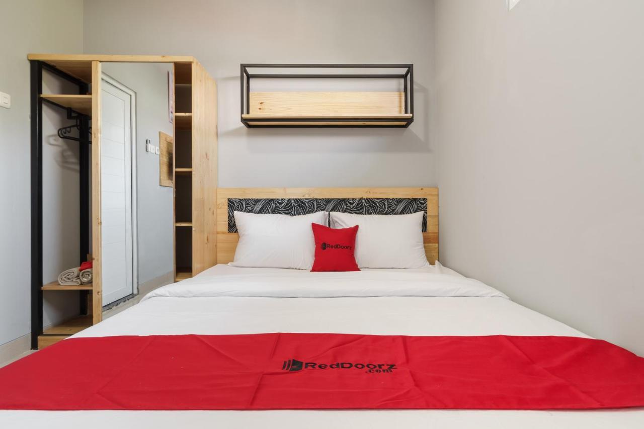 Reddoorz Near Plaza Atrium Senen 2*