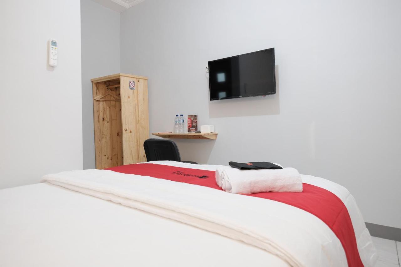 Guest house Reddoorz Syariah Near Siloam Hospital Kebon Jeruk Jakarta