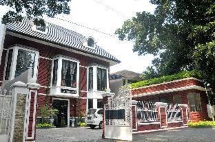 Nhà khách Reddoorz Premium Near Rs Indah Jakarta