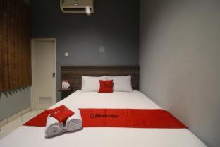 Reddoorz Near Rs Harapan Kita Guest house