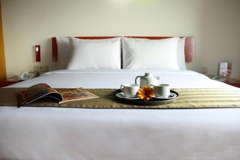 Hotel Sparks Life Jakarta, Artotel Curated Jakarta