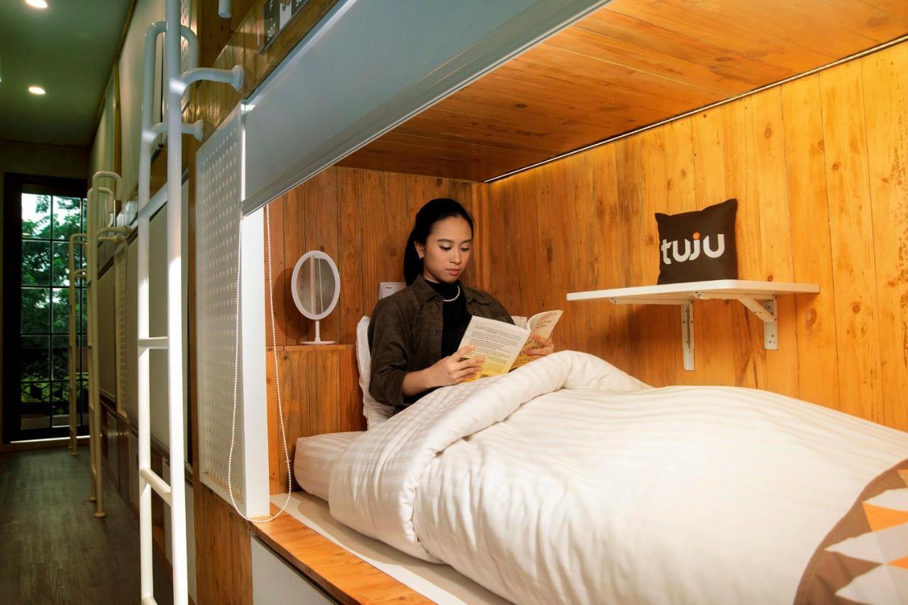 Tuju Arteri Pods Hostel *