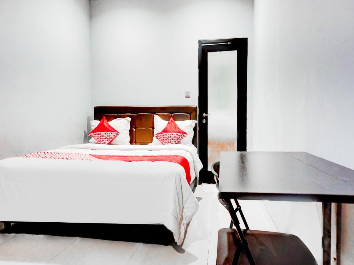 Oyo 90438 Mampang 34 Khách sạn 2*