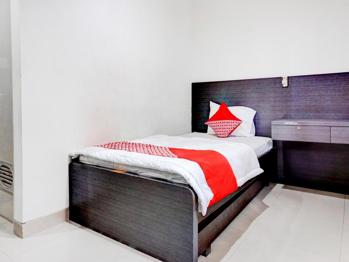 Oyo 90438 Mampang 34 Khách sạn 2*