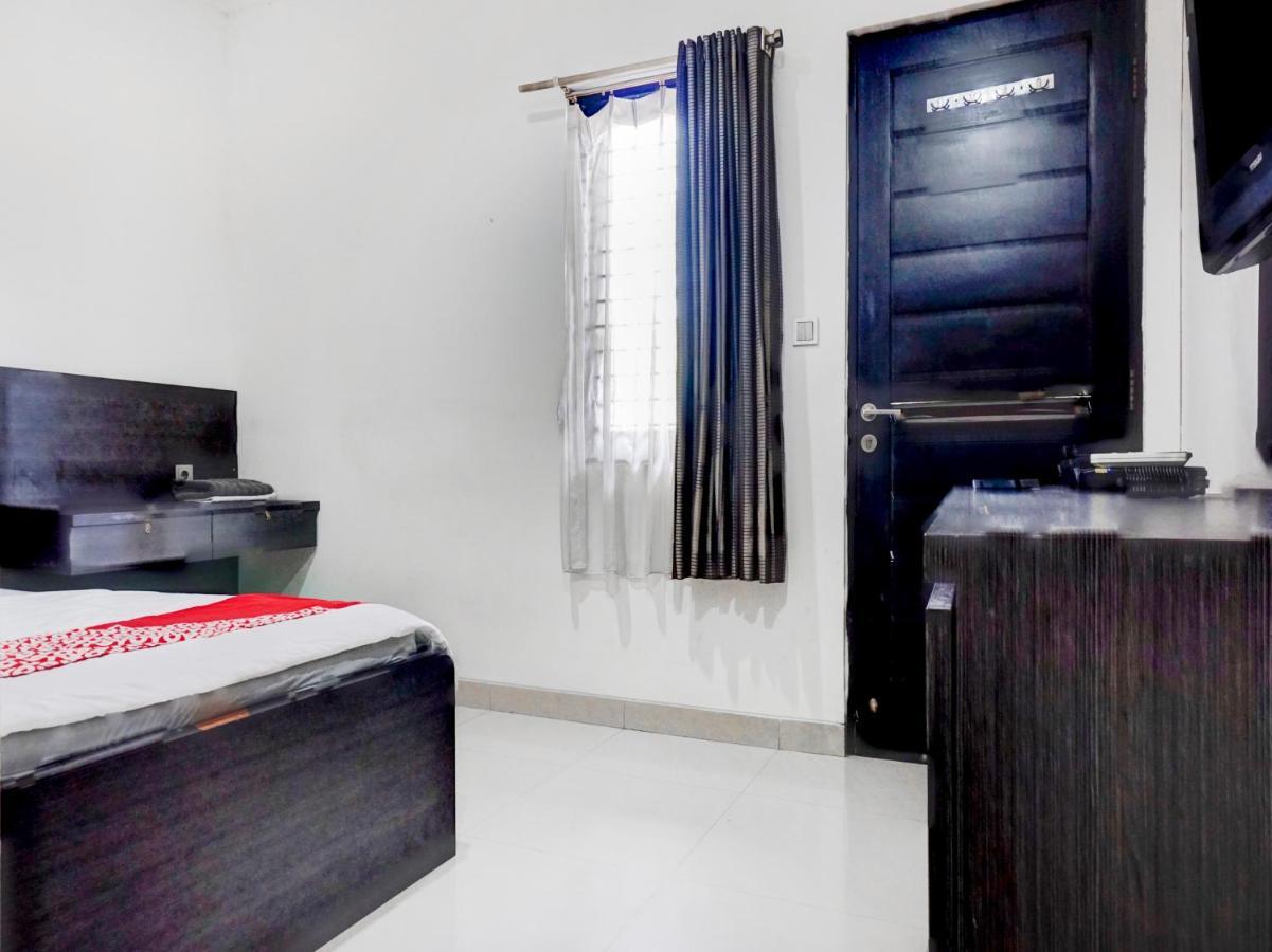 Khách sạn Oyo 90438 Mampang 34 2*
