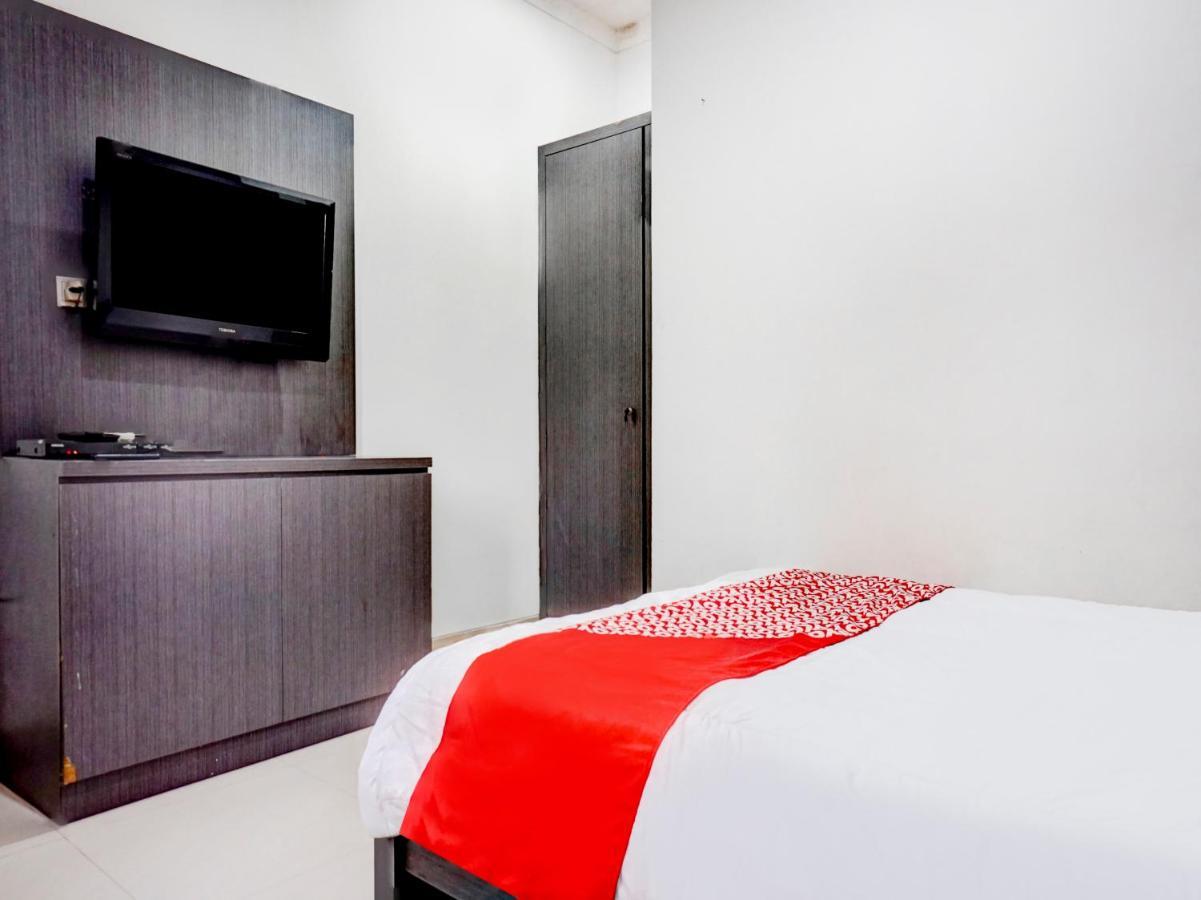 Oyo 90438 Mampang 34
