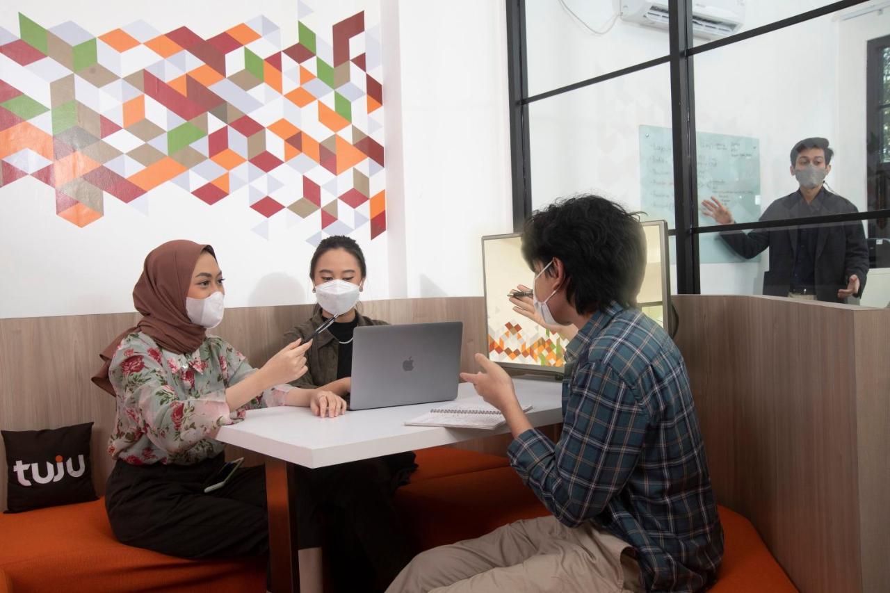 Tuju Arteri Pods Hostel Jakarta