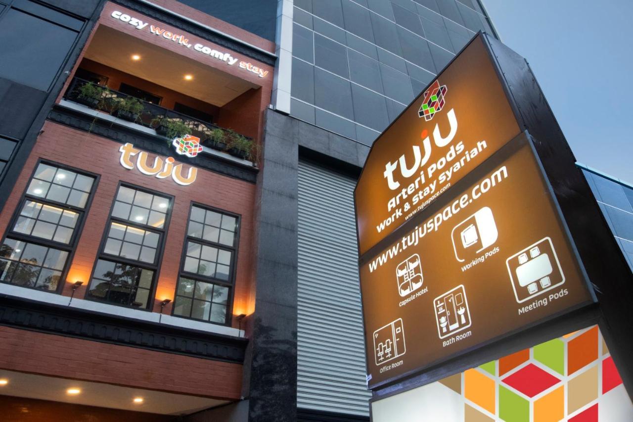 Hostel Tuju Arteri Pods Jakarta